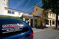 Buchhandlung Gottschalk, Leverkusen (PKW und Gebäude)